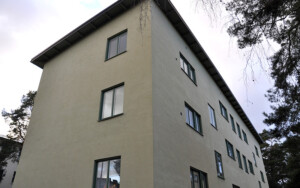 Brf Blåvingen 3, Johanneshov Hel omputs av samtliga fasader och renovering av socklar på två huskroppar samt omläggning av yttertak. SEHED Tresson 2019