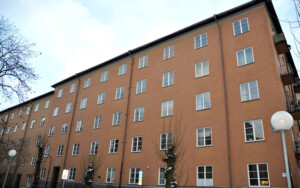 Brf Postiljonen, Stockholm Fasadrenovering, fönster- och balkongrenovering, takbyte SEHED Tresson 2021